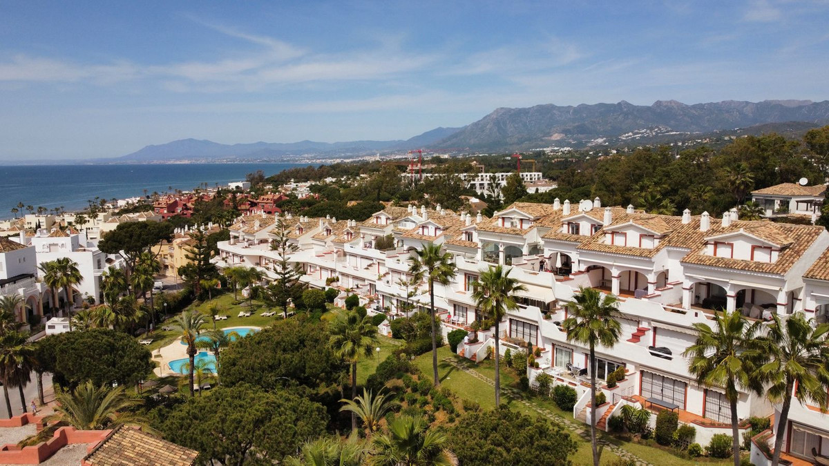 3 Bed Apartment for sale in Elviria Costa Del Sol, Málaga, Spain