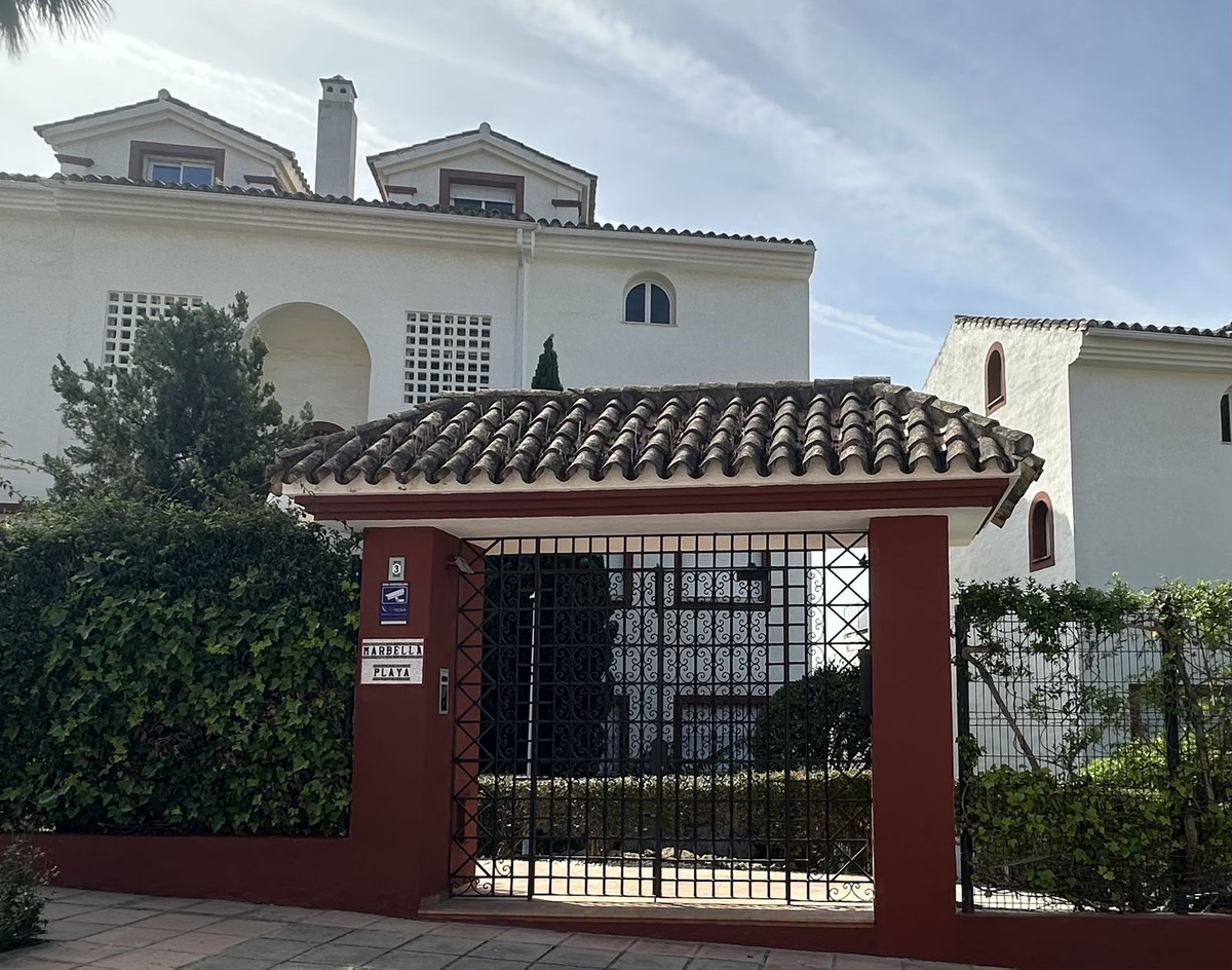 3 Bed Apartment for sale in Elviria Costa Del Sol, Málaga, Spain
