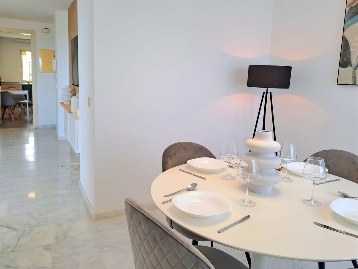 Se vende Apartamento Planta Media de 2 dormitorios en Costa Del Sol, Málaga, España