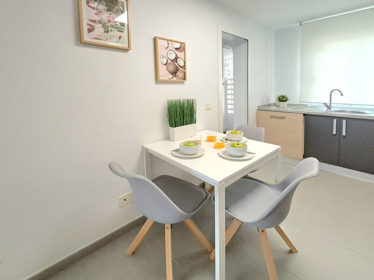Se vende Apartamento Planta Media de 2 dormitorios en Costa Del Sol, Málaga, España