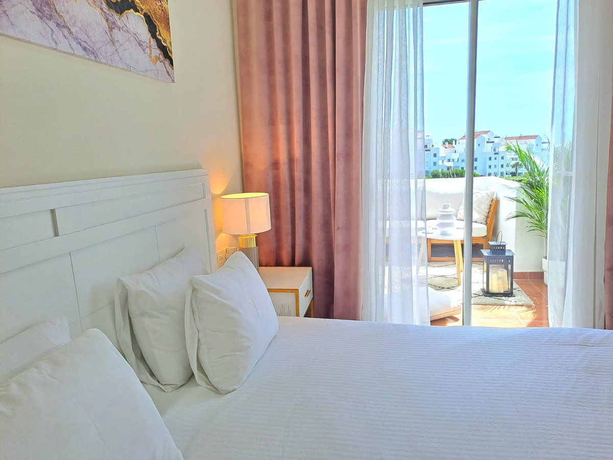 Se vende Apartamento Planta Media de 2 dormitorios en Costa Del Sol, Málaga, España