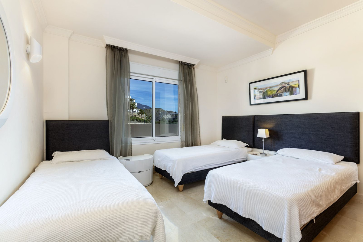 Se vende Apartamento Planta Media de 2 dormitorios en Costa Del Sol, Málaga, España
