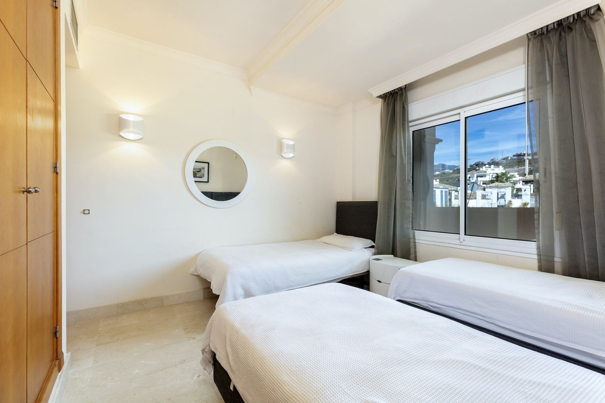Se vende Apartamento Planta Media de 2 dormitorios en Costa Del Sol, Málaga, España