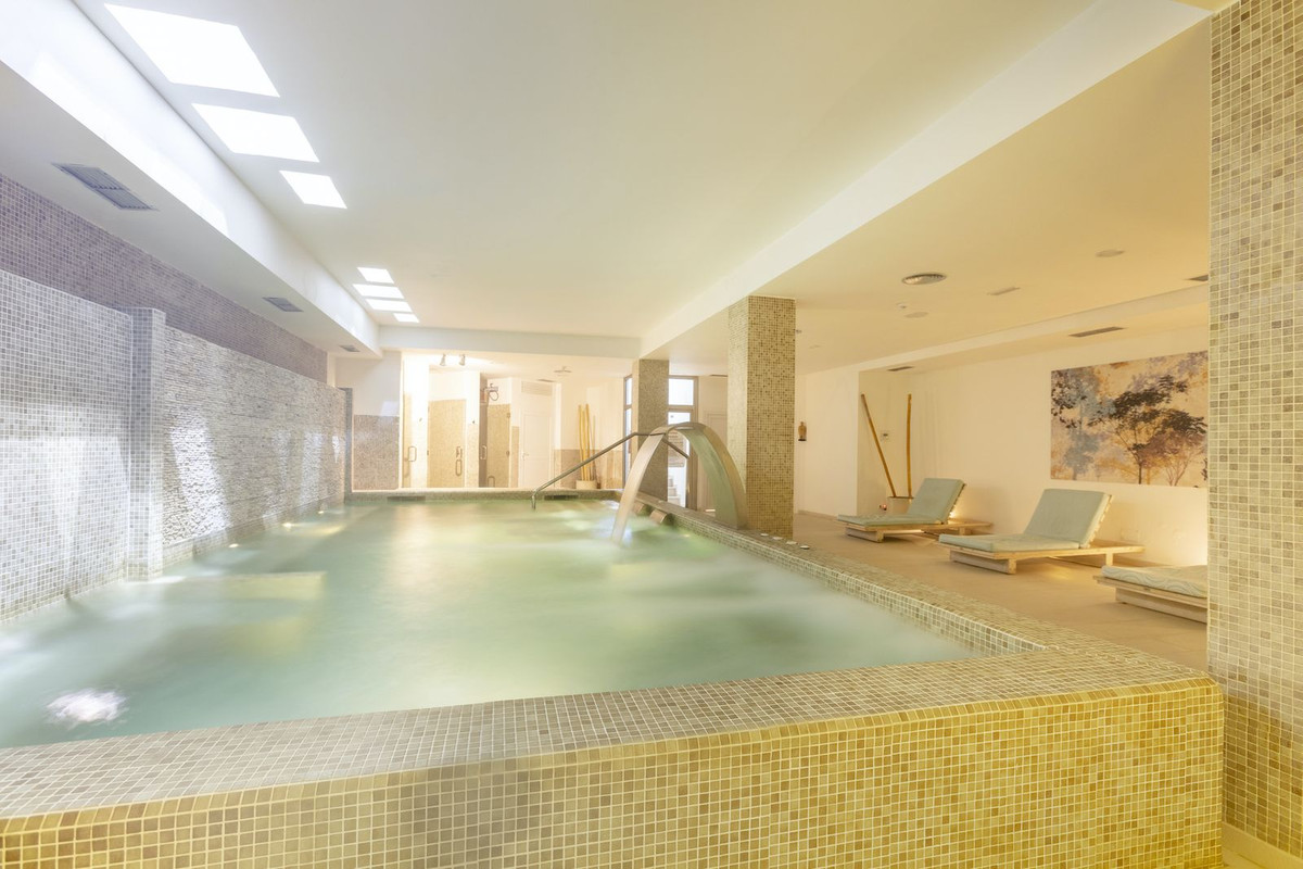 Se vende Apartamento Planta Media de 2 dormitorios en Costa Del Sol, Málaga, España
