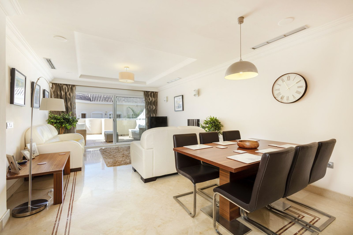 Se vende Apartamento Planta Media de 2 dormitorios en Costa Del Sol, Málaga, España