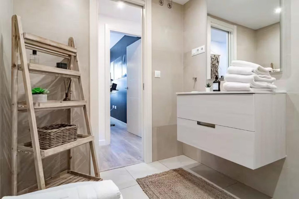 Se vende Apartamento Planta Media de 3 dormitorios en Costa Del Sol, Málaga, España