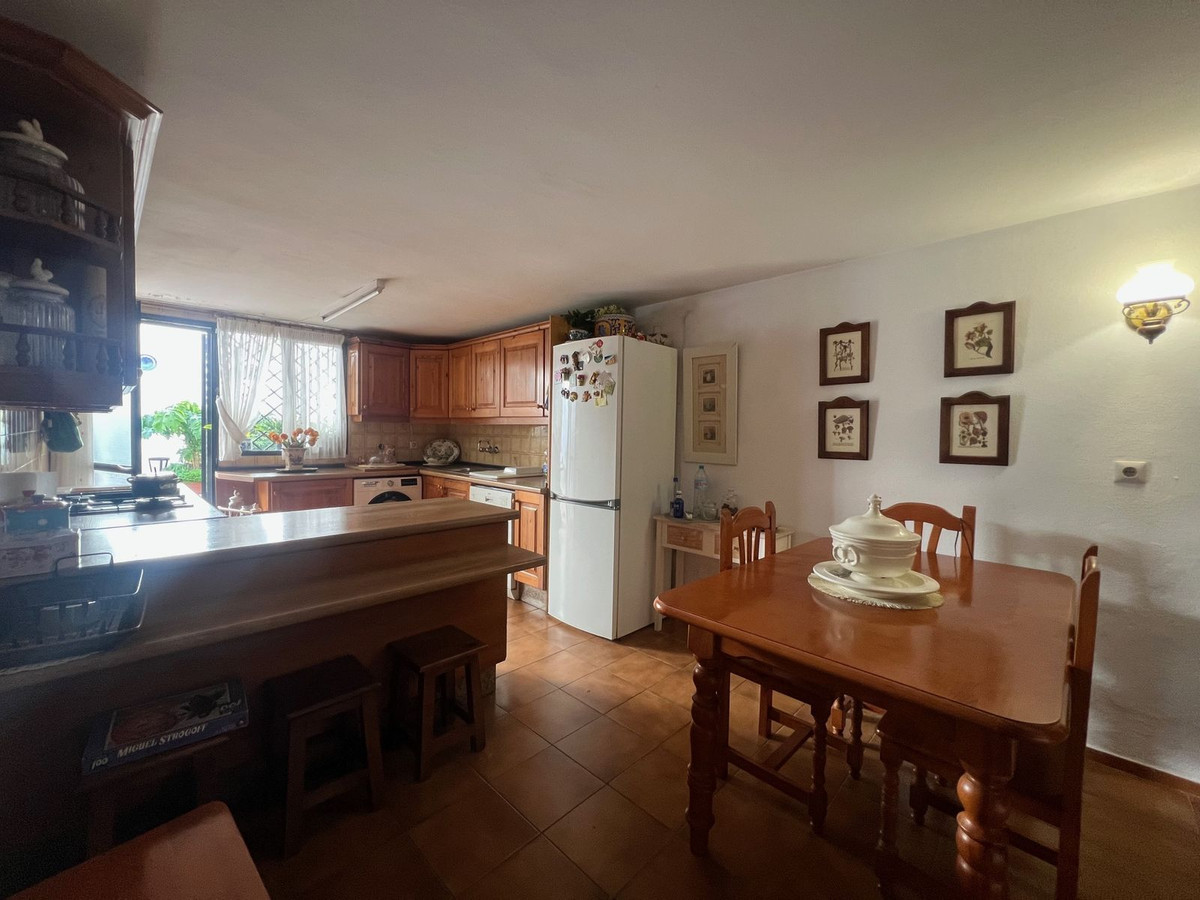 6 Bed Townhouse for sale in Estepona Costa Del Sol, Málaga, Spain