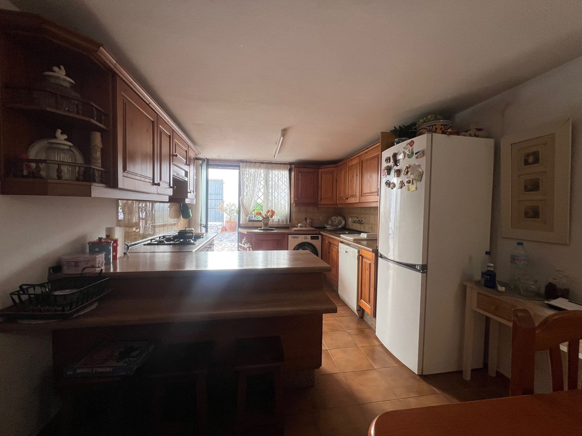 6 Bed Townhouse for sale in Estepona Costa Del Sol, Málaga, Spain