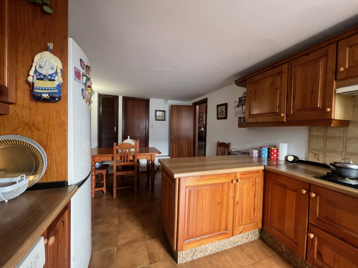 6 Bed Townhouse for sale in Estepona Costa Del Sol, Málaga, Spain