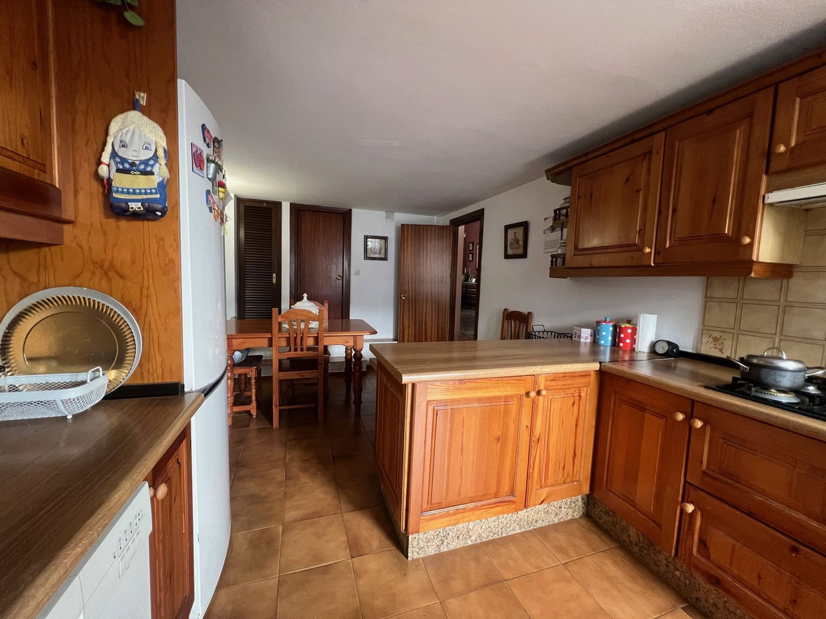 6 Bed Townhouse for sale in Estepona Costa Del Sol, Málaga, Spain
