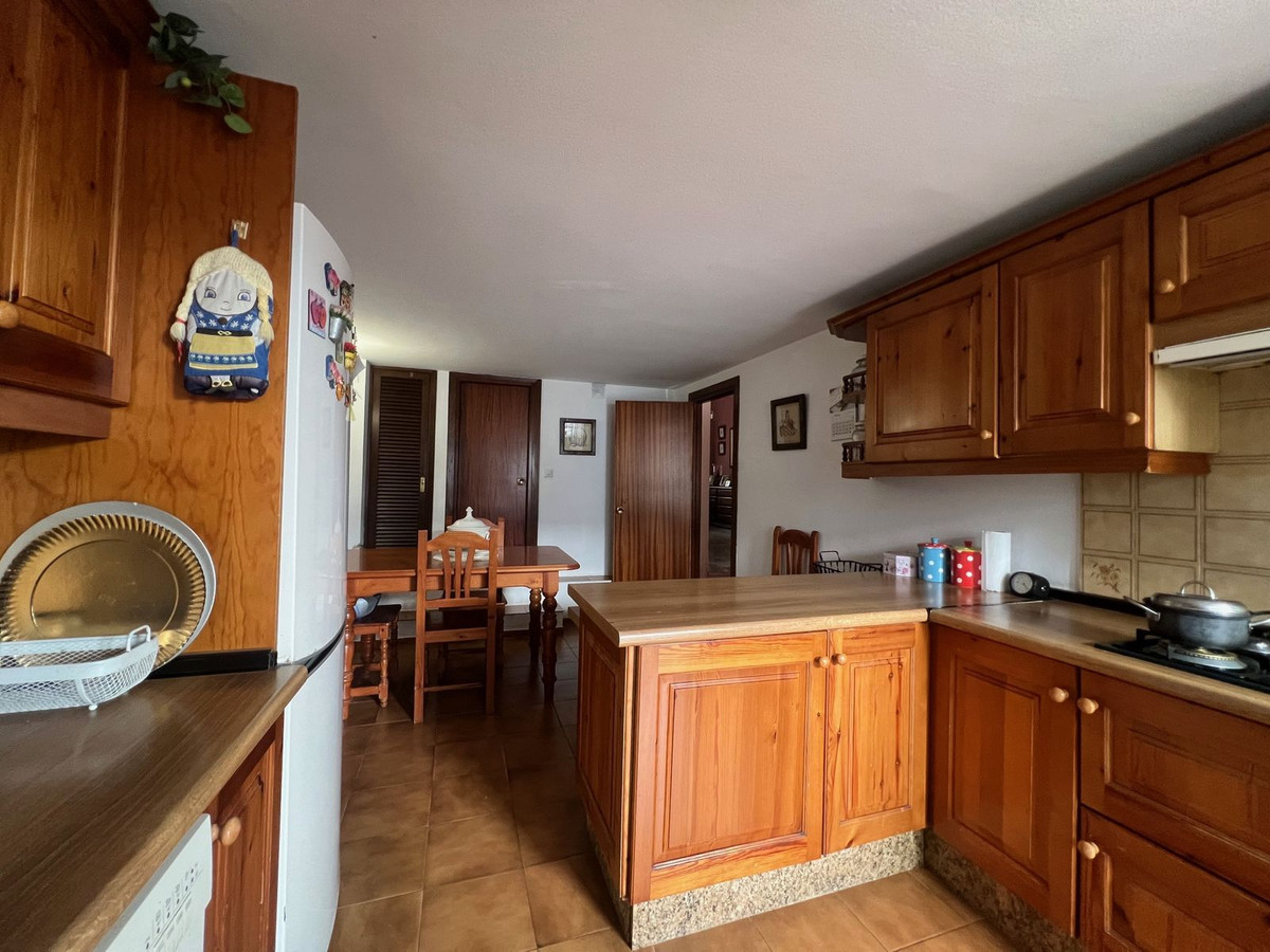 6 Bed Townhouse for sale in Estepona Costa Del Sol, Málaga, Spain
