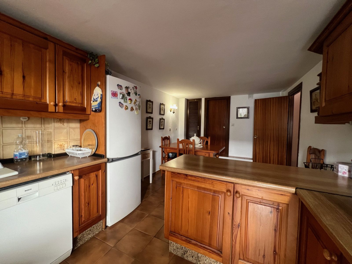 6 Bed Townhouse for sale in Estepona Costa Del Sol, Málaga, Spain