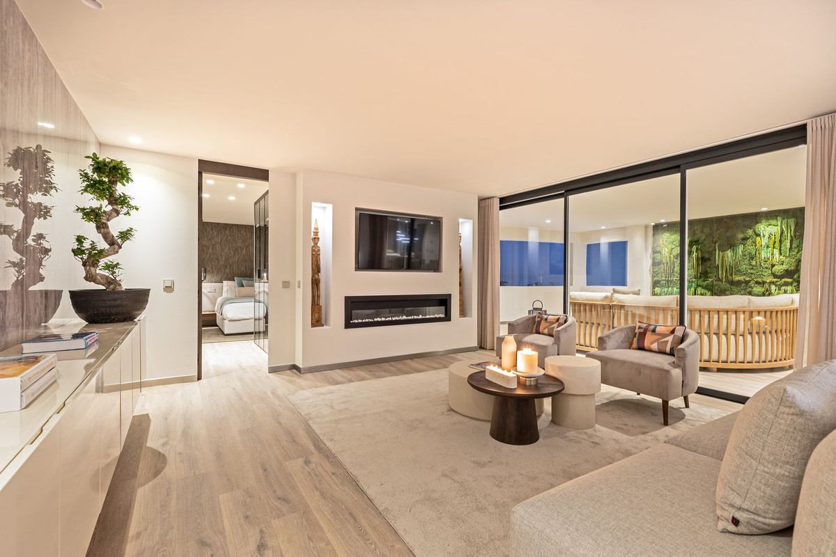 5 Bed Apartment for sale in Puerto Banús Costa Del Sol, Málaga, Spain