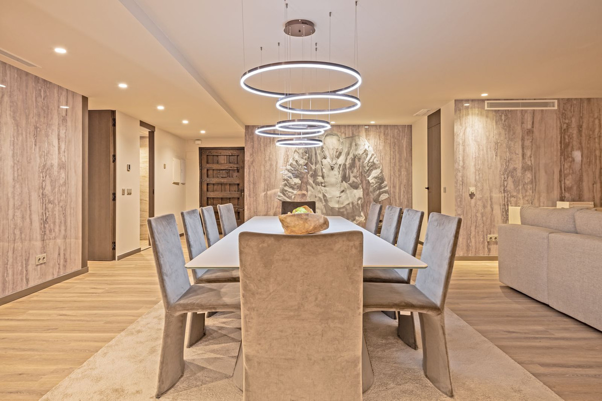 5 Bed Apartment for sale in Puerto Banús Costa Del Sol, Málaga, Spain