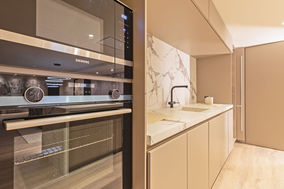5 Bed Apartment for sale in Puerto Banús Costa Del Sol, Málaga, Spain