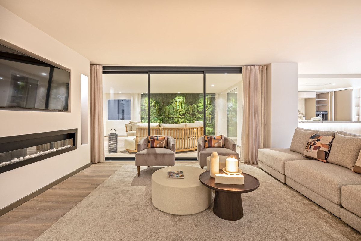 5 Bed Apartment for sale in Puerto Banús Costa Del Sol, Málaga, Spain