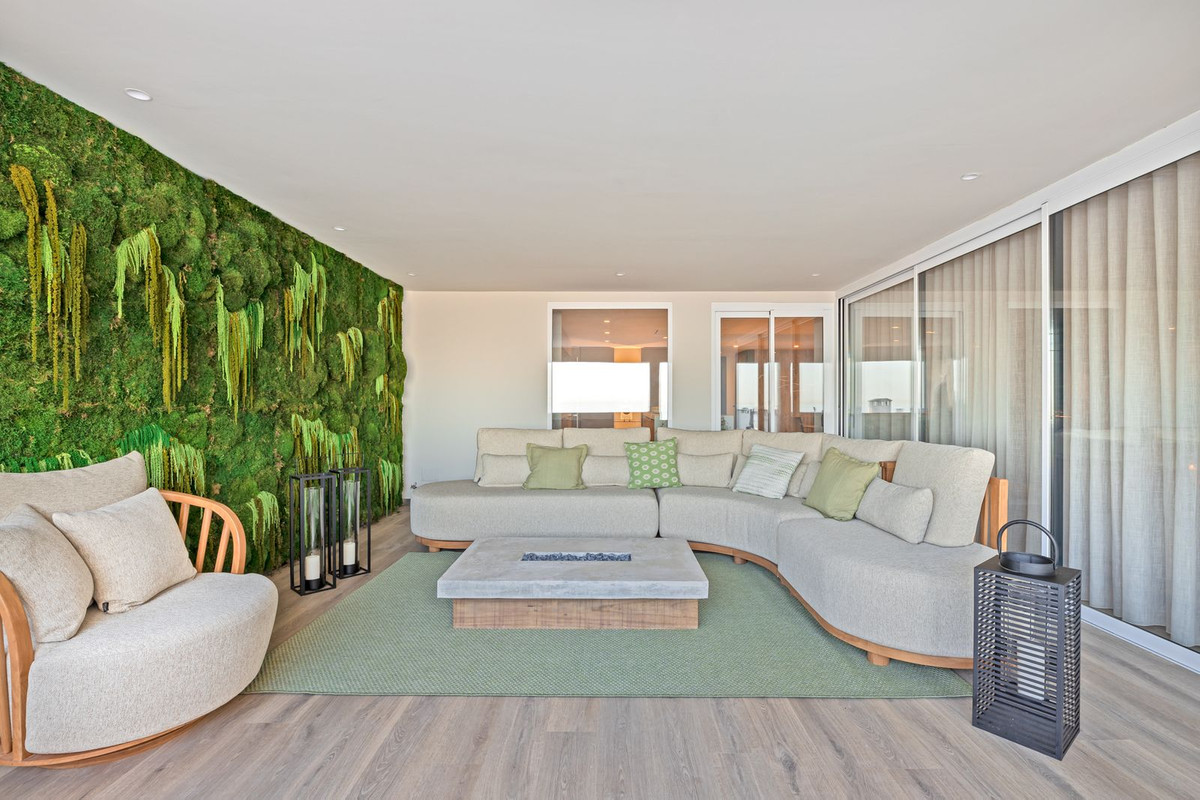 5 Bed Apartment for sale in Puerto Banús Costa Del Sol, Málaga, Spain
