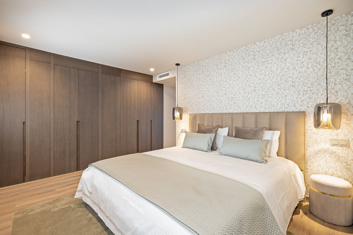5 Bed Apartment for sale in Puerto Banús Costa Del Sol, Málaga, Spain