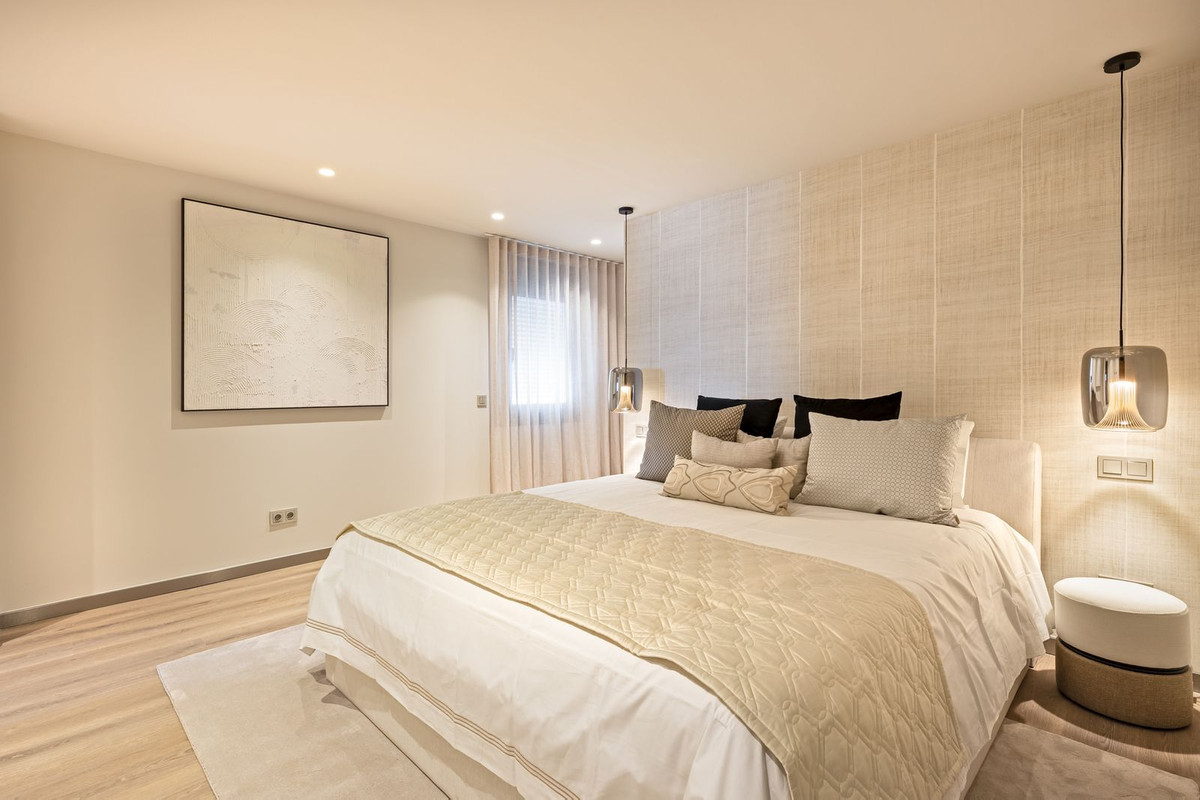 5 Bed Apartment for sale in Puerto Banús Costa Del Sol, Málaga, Spain