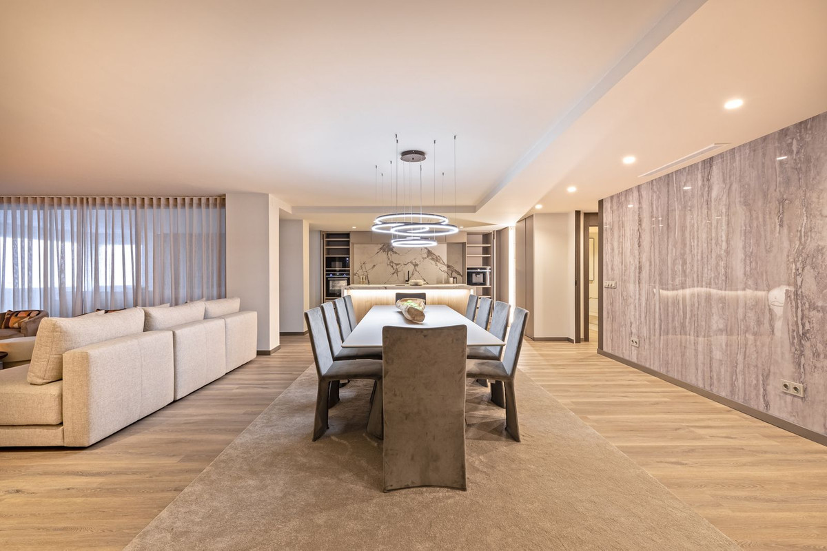 5 Bed Apartment for sale in Puerto Banús Costa Del Sol, Málaga, Spain
