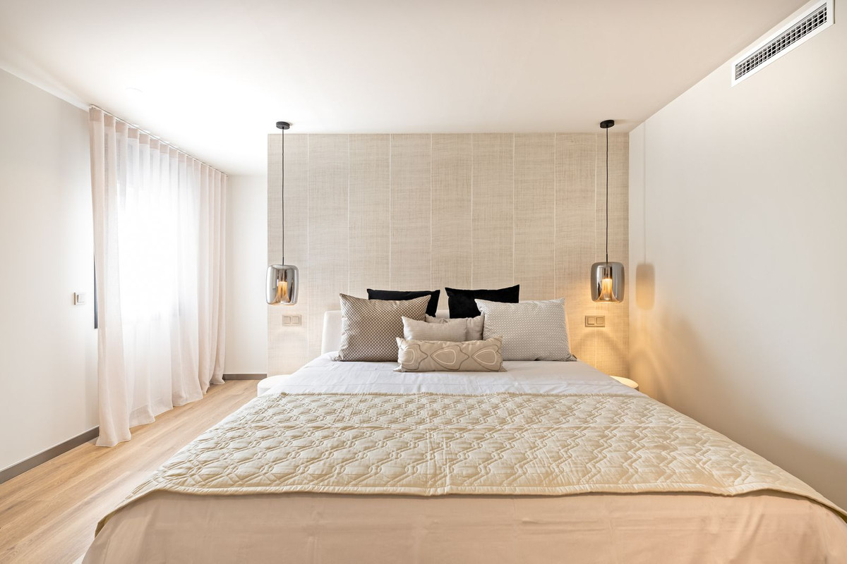 5 Bed Apartment for sale in Puerto Banús Costa Del Sol, Málaga, Spain
