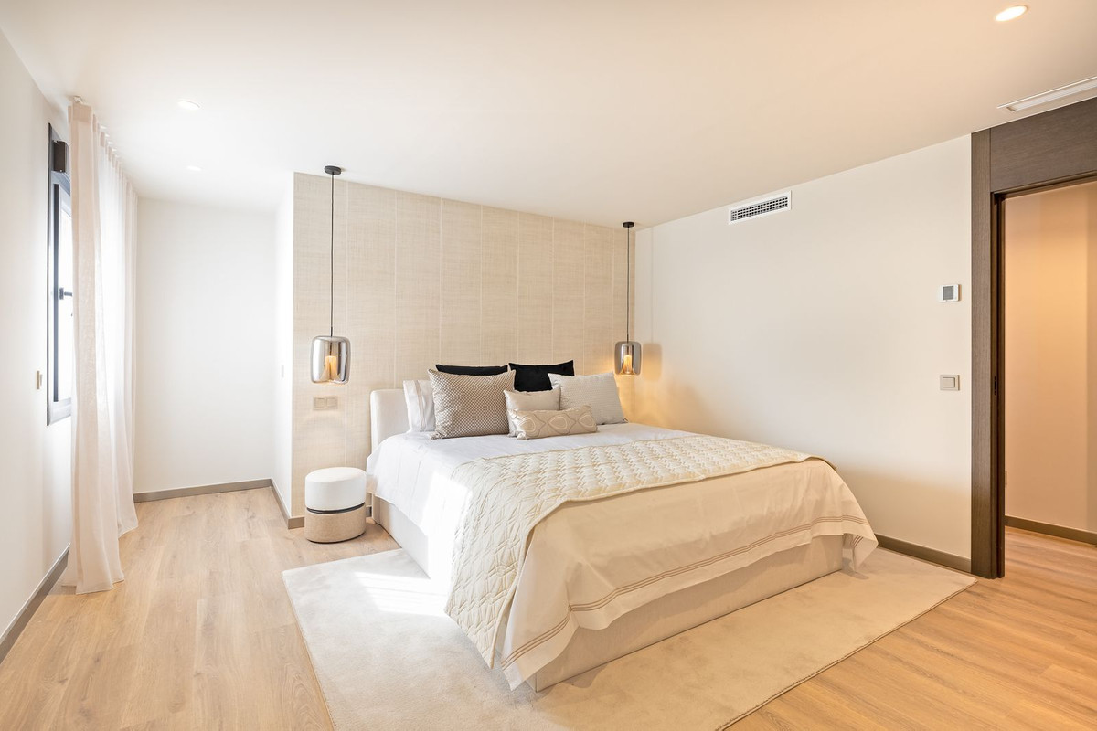 5 Bed Apartment for sale in Puerto Banús Costa Del Sol, Málaga, Spain