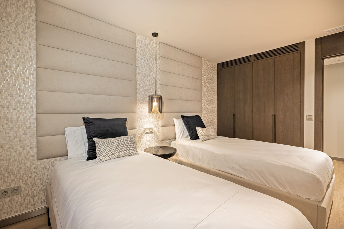 5 Bed Apartment for sale in Puerto Banús Costa Del Sol, Málaga, Spain