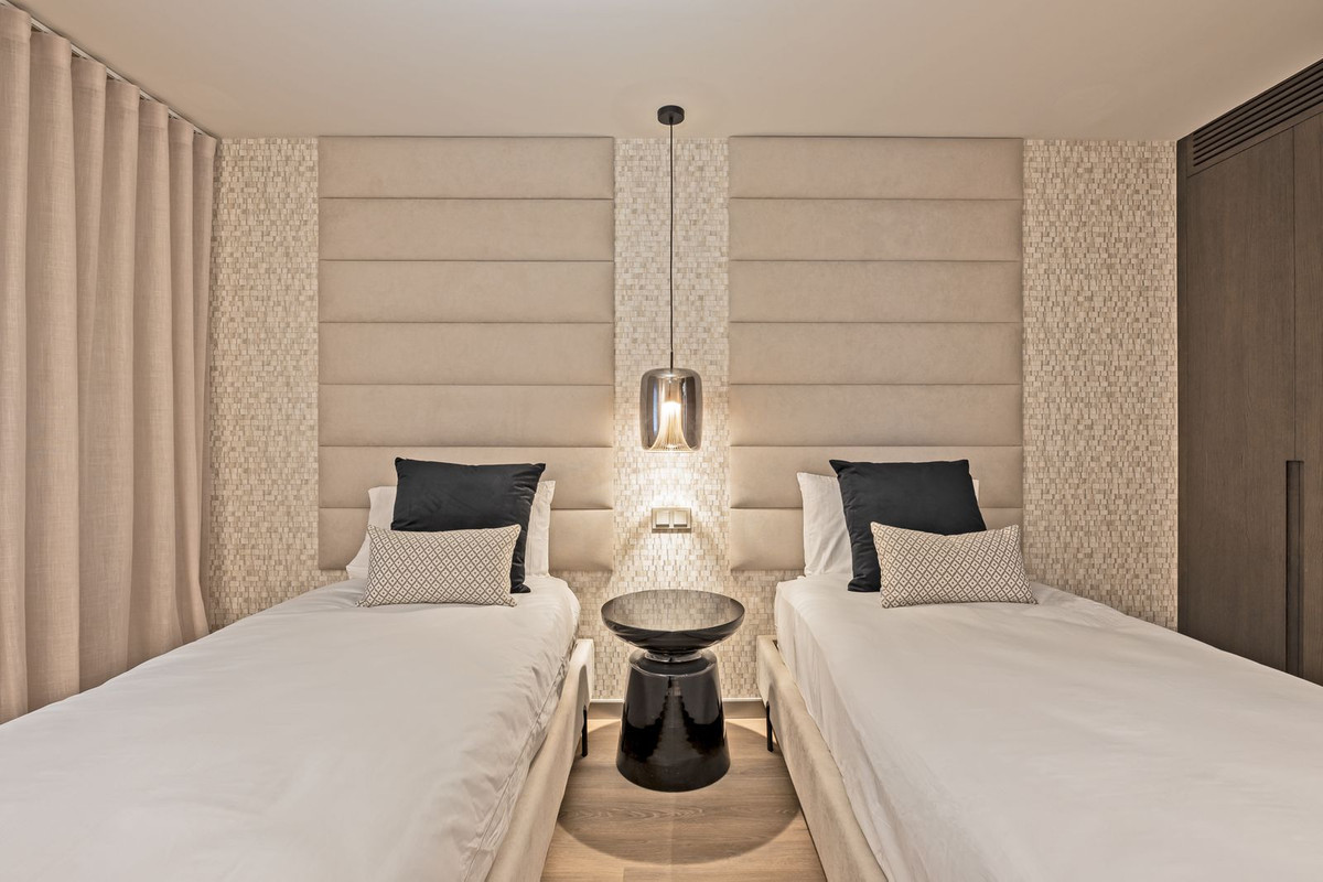 5 Bed Apartment for sale in Puerto Banús Costa Del Sol, Málaga, Spain