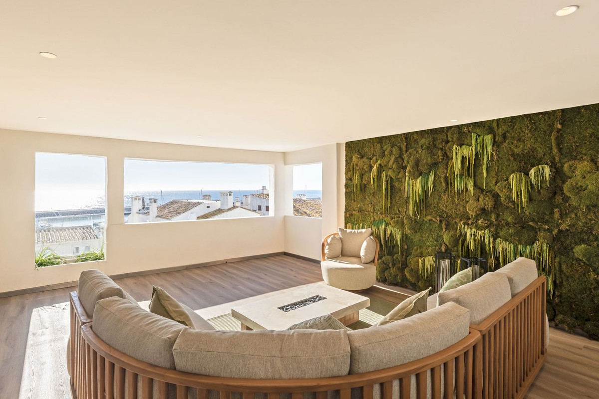5 Bed Apartment for sale in Puerto Banús Costa Del Sol, Málaga, Spain