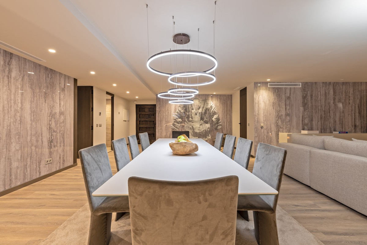 5 Bed Apartment for sale in Puerto Banús Costa Del Sol, Málaga, Spain