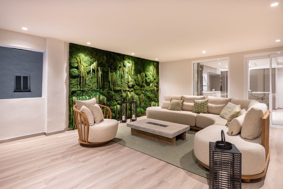 5 Bed Apartment for sale in Puerto Banús Costa Del Sol, Málaga, Spain