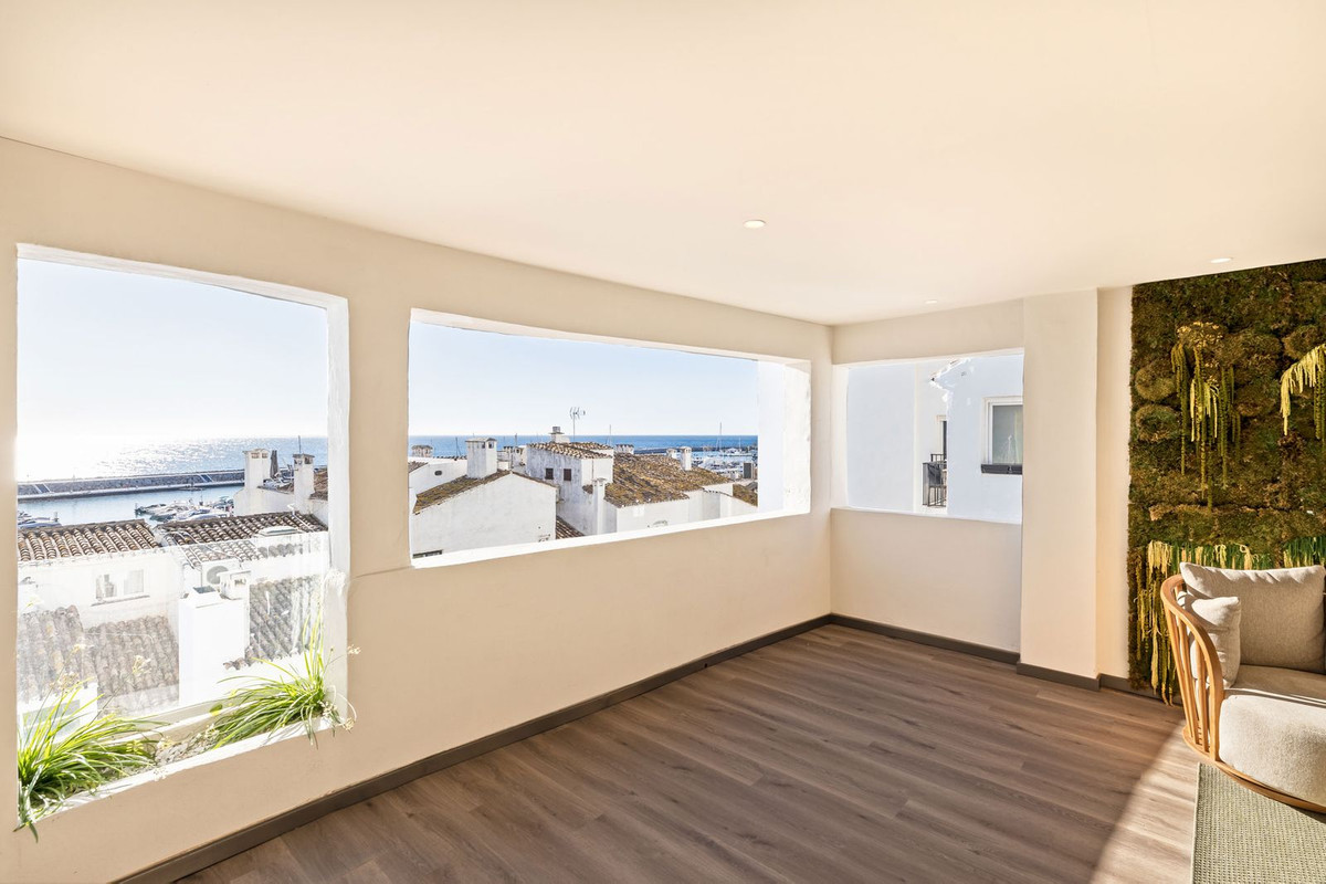5 Bed Apartment for sale in Puerto Banús Costa Del Sol, Málaga, Spain