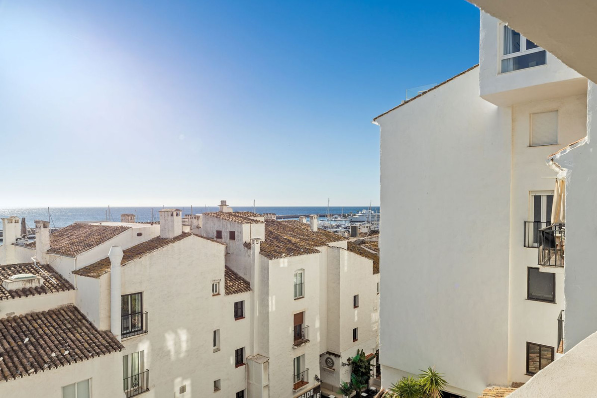 5 Bed Apartment for sale in Puerto Banús Costa Del Sol, Málaga, Spain
