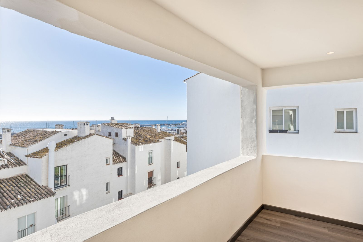 5 Bed Apartment for sale in Puerto Banús Costa Del Sol, Málaga, Spain