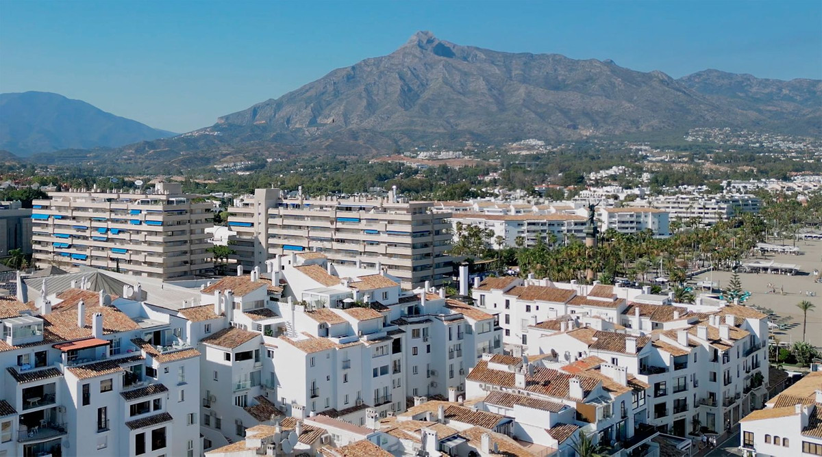 5 Bed Apartment for sale in Puerto Banús Costa Del Sol, Málaga, Spain