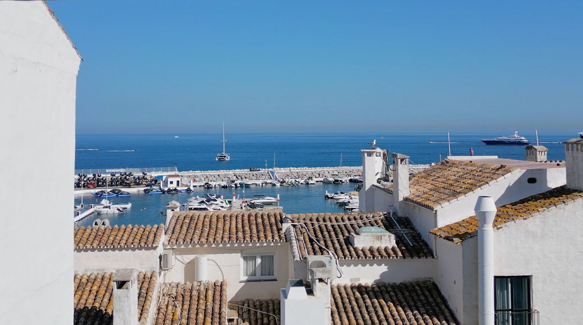 5 Bed Apartment for sale in Puerto Banús Costa Del Sol, Málaga, Spain
