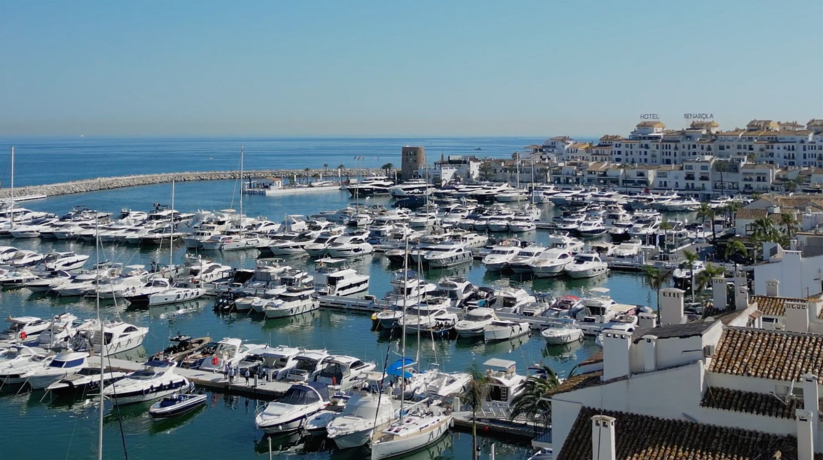 5 Bed Apartment for sale in Puerto Banús Costa Del Sol, Málaga, Spain