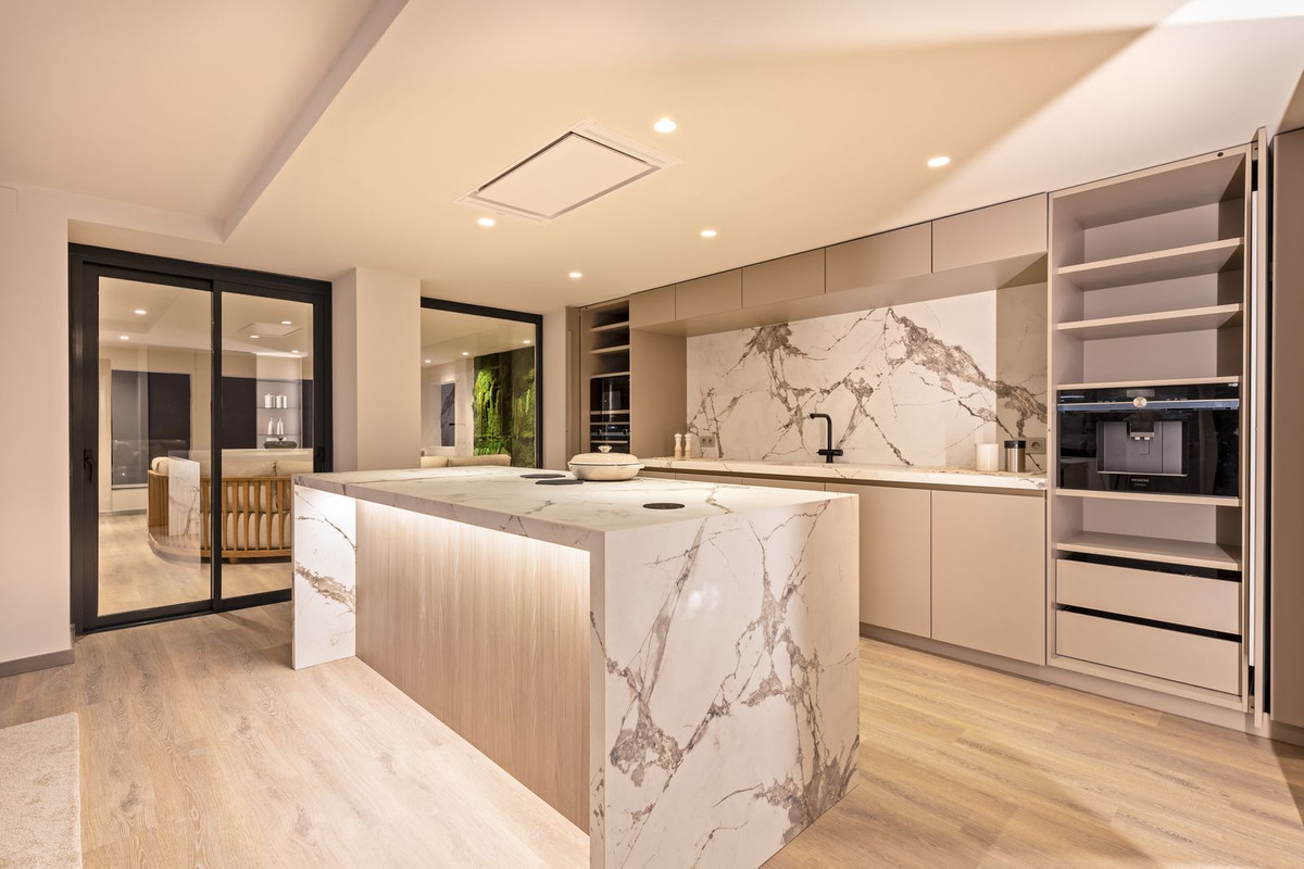 5 Bed Apartment for sale in Puerto Banús Costa Del Sol, Málaga, Spain