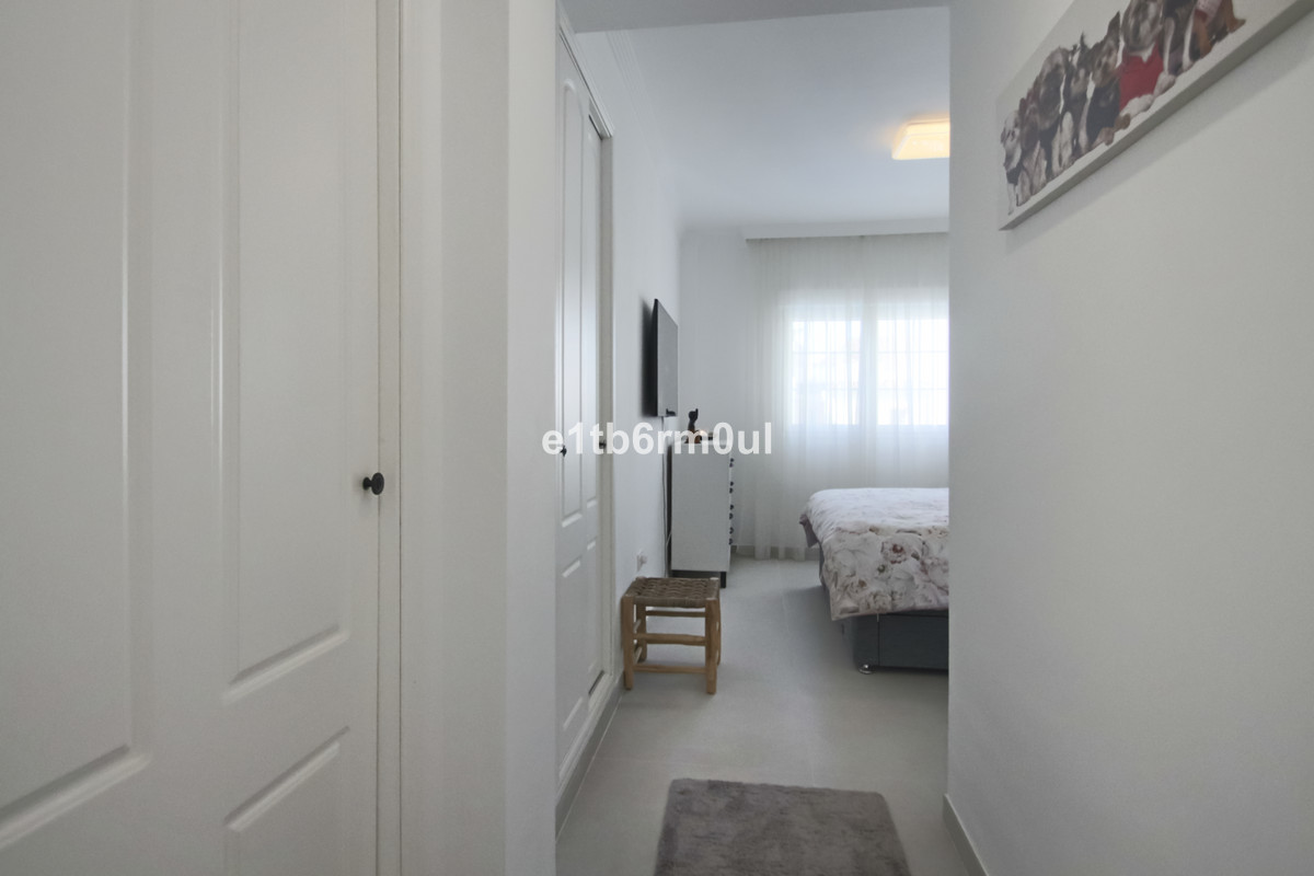 2 Bed Apartment for sale in Nueva Andalucía Costa Del Sol, Málaga, Spain