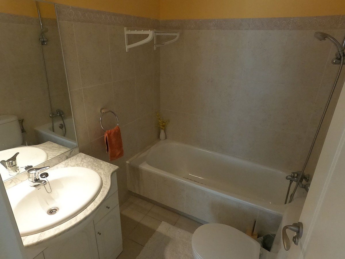 Se vende Apartamento Planta Media de 2 dormitorios en Costa Blanca, Alicante, España