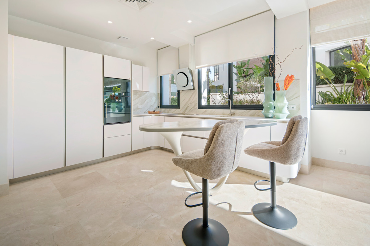 Se vende Apartamento Planta Baja de 4 dormitorios en Costa Del Sol, Málaga, España