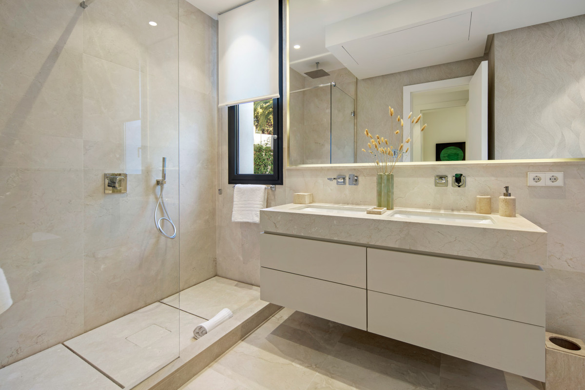 Se vende Apartamento Planta Baja de 4 dormitorios en Costa Del Sol, Málaga, España