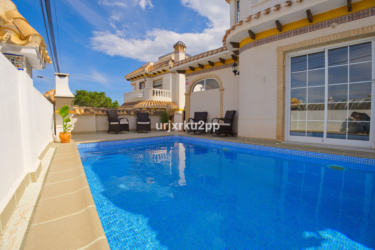 3 Bed Townhouse for sale in Torrevieja Costa Blanca, Alicante, Spain