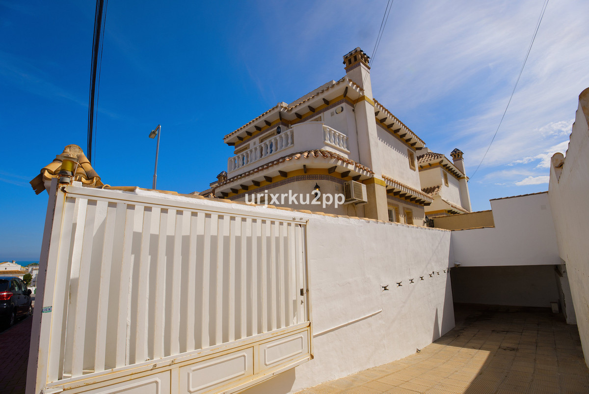 3 Bed Townhouse for sale in Torrevieja Costa Blanca, Alicante, Spain