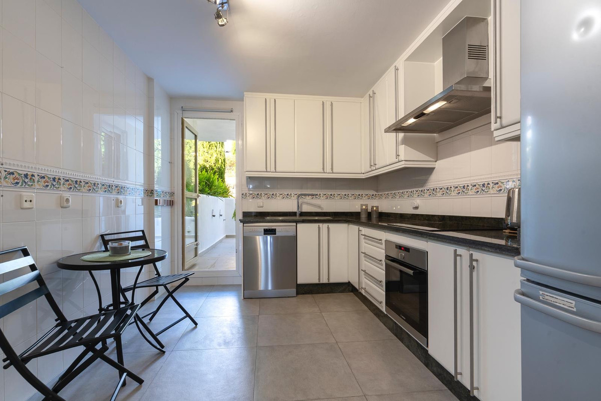 2 Bed Apartment for sale in Nueva Andalucía Costa Del Sol, Málaga, Spain