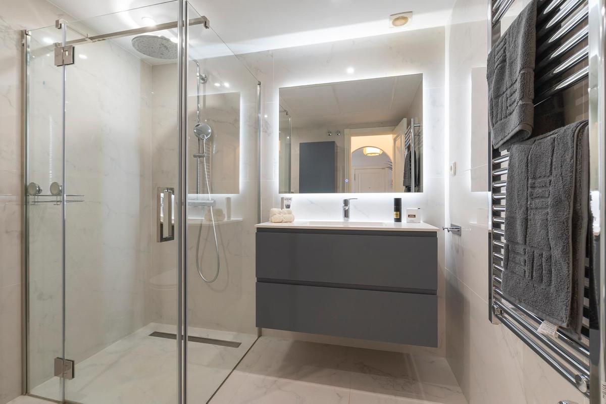 2 Bed Apartment for sale in Nueva Andalucía Costa Del Sol, Málaga, Spain
