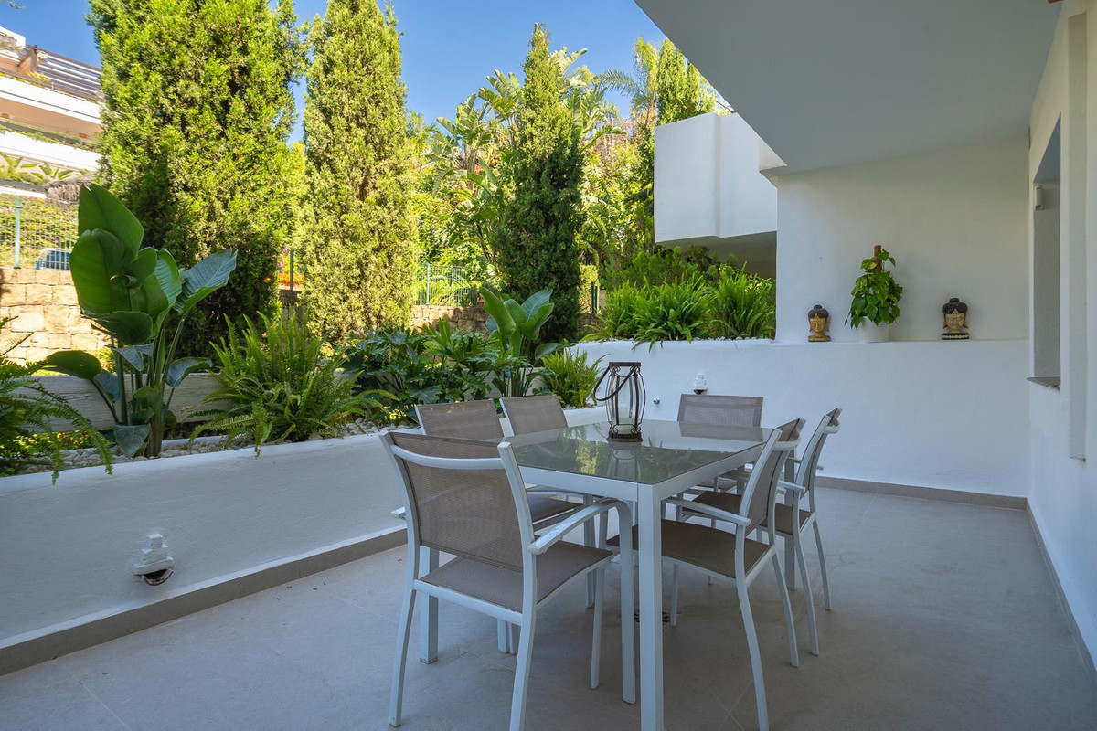 2 Bed Apartment for sale in Nueva Andalucía Costa Del Sol, Málaga, Spain