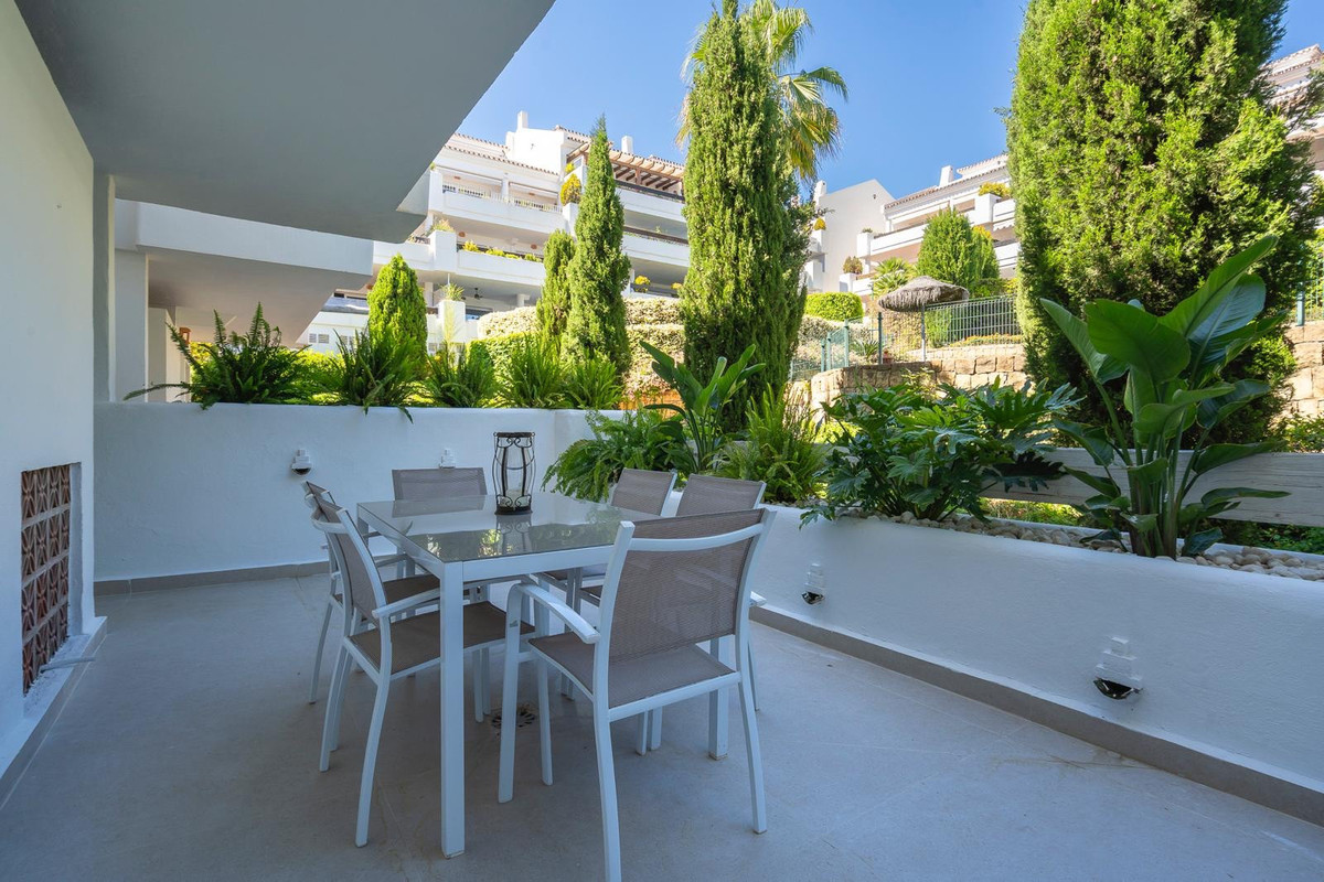 2 Bed Apartment for sale in Nueva Andalucía Costa Del Sol, Málaga, Spain