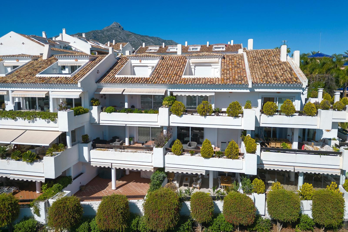 2 Bed Apartment for sale in Nueva Andalucía Costa Del Sol, Málaga, Spain