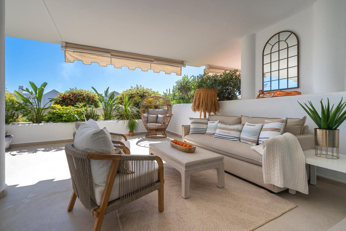 2 Bed Apartment for sale in Nueva Andalucía Costa Del Sol, Málaga, Spain